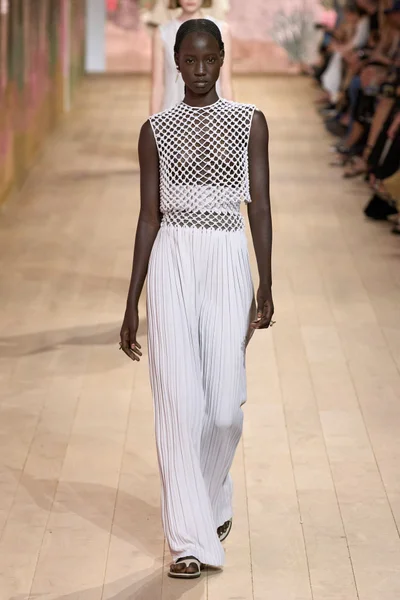 Look 19